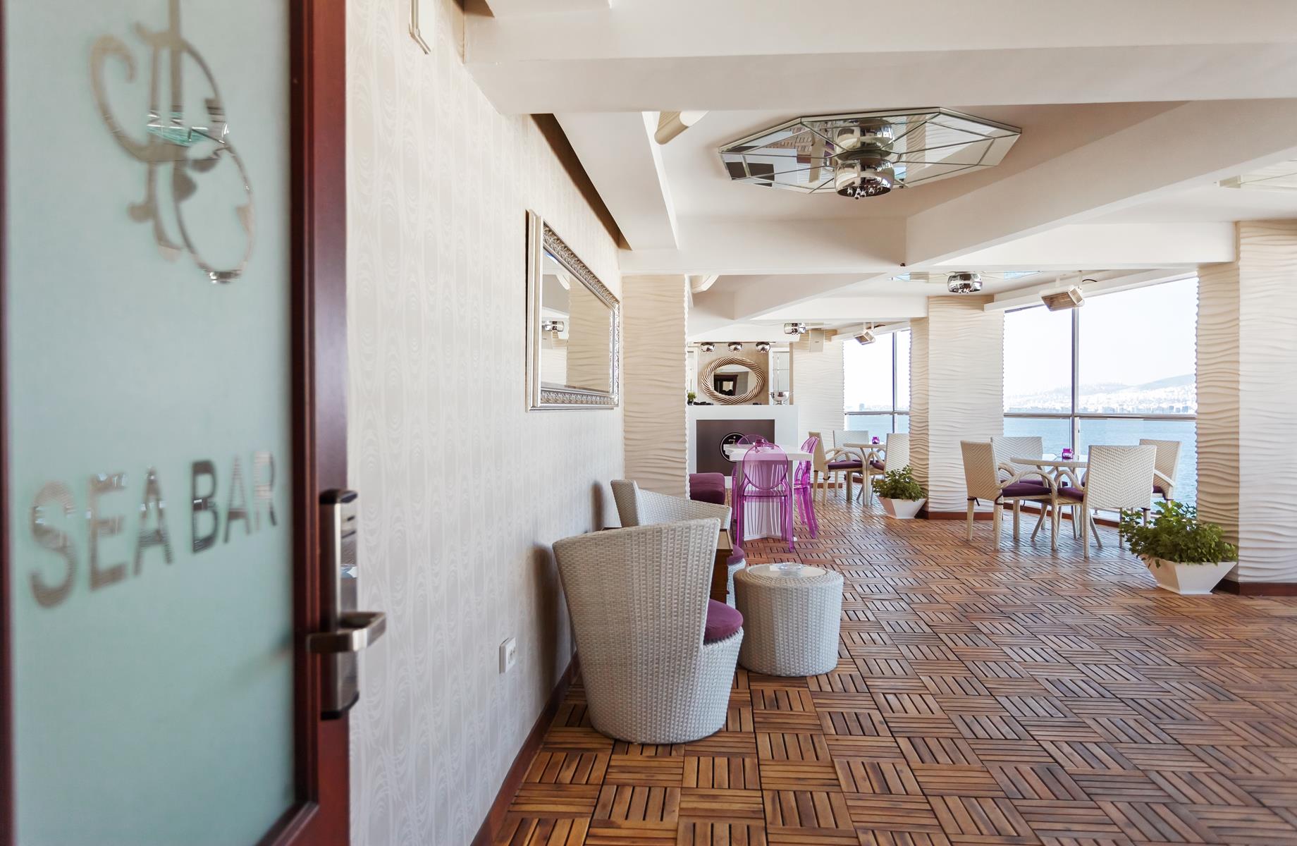 İzmir Palas otel iç mekânından bir kare